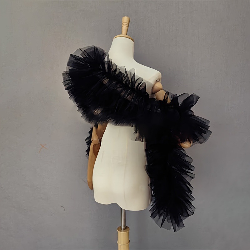 Women Accessories Photos - Zwarte pluizige gaas sjaal bruid trouwfotografie